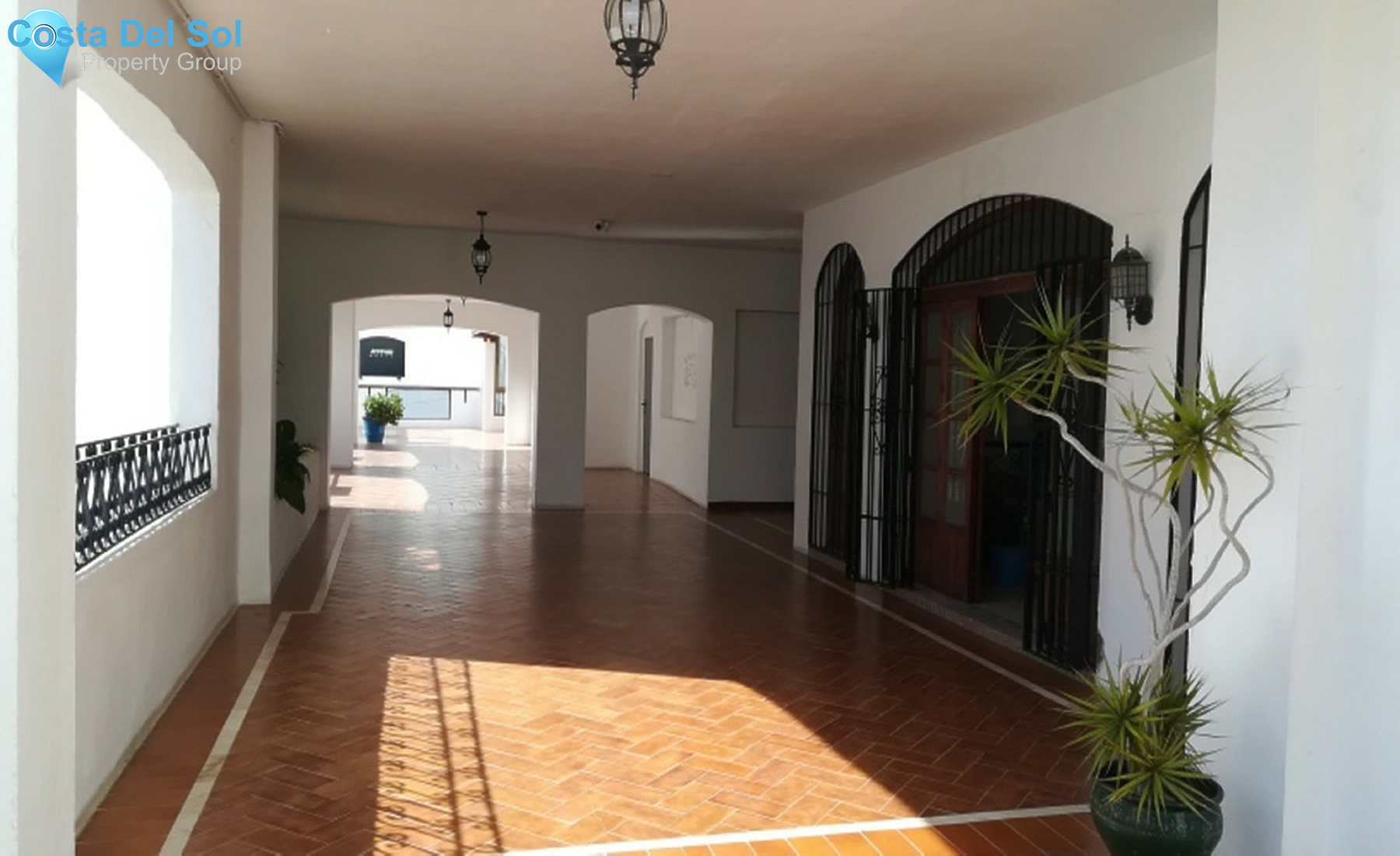 Commercial in Puerto Banús-1355291