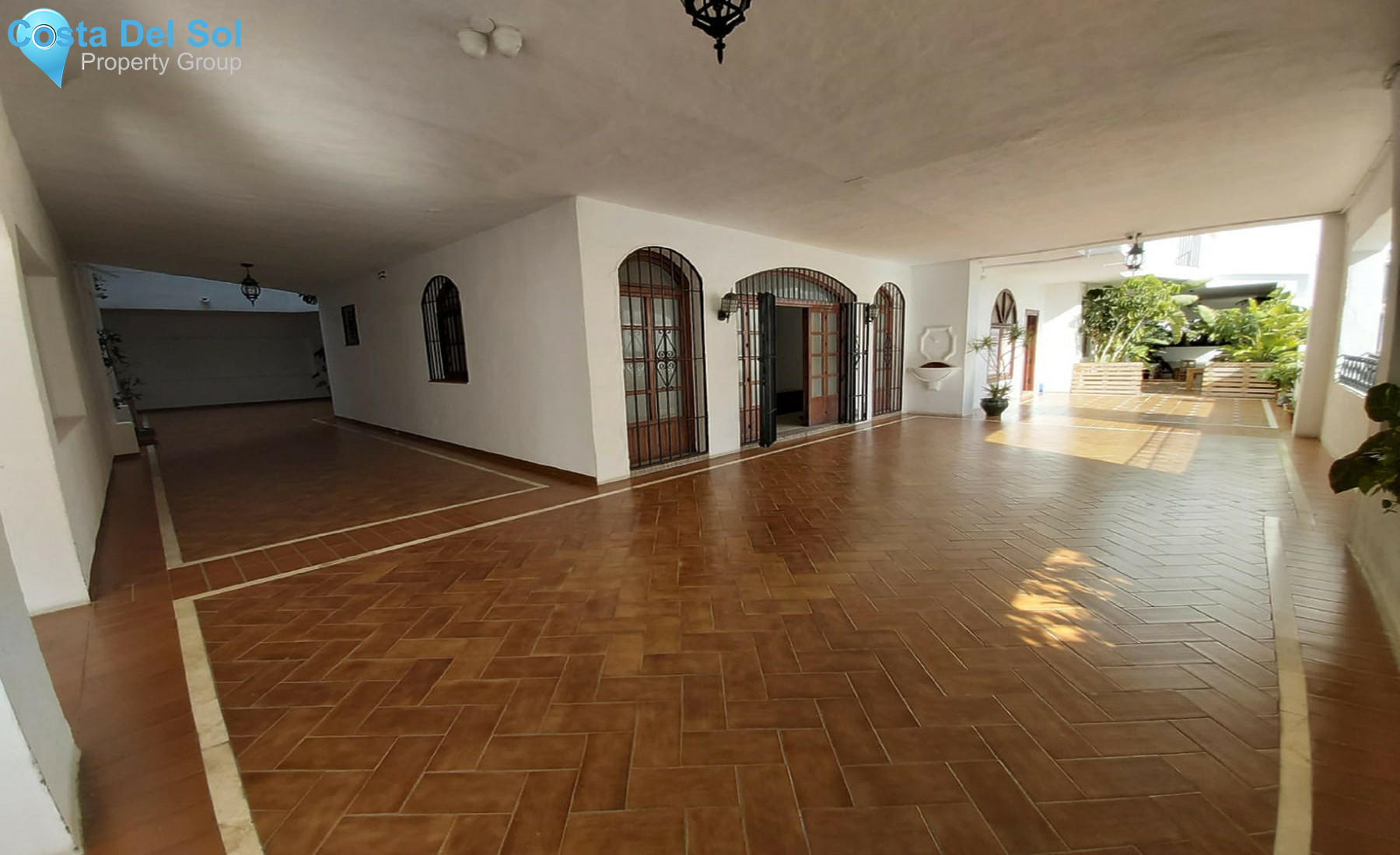 Commercial in Puerto Banús-1355293