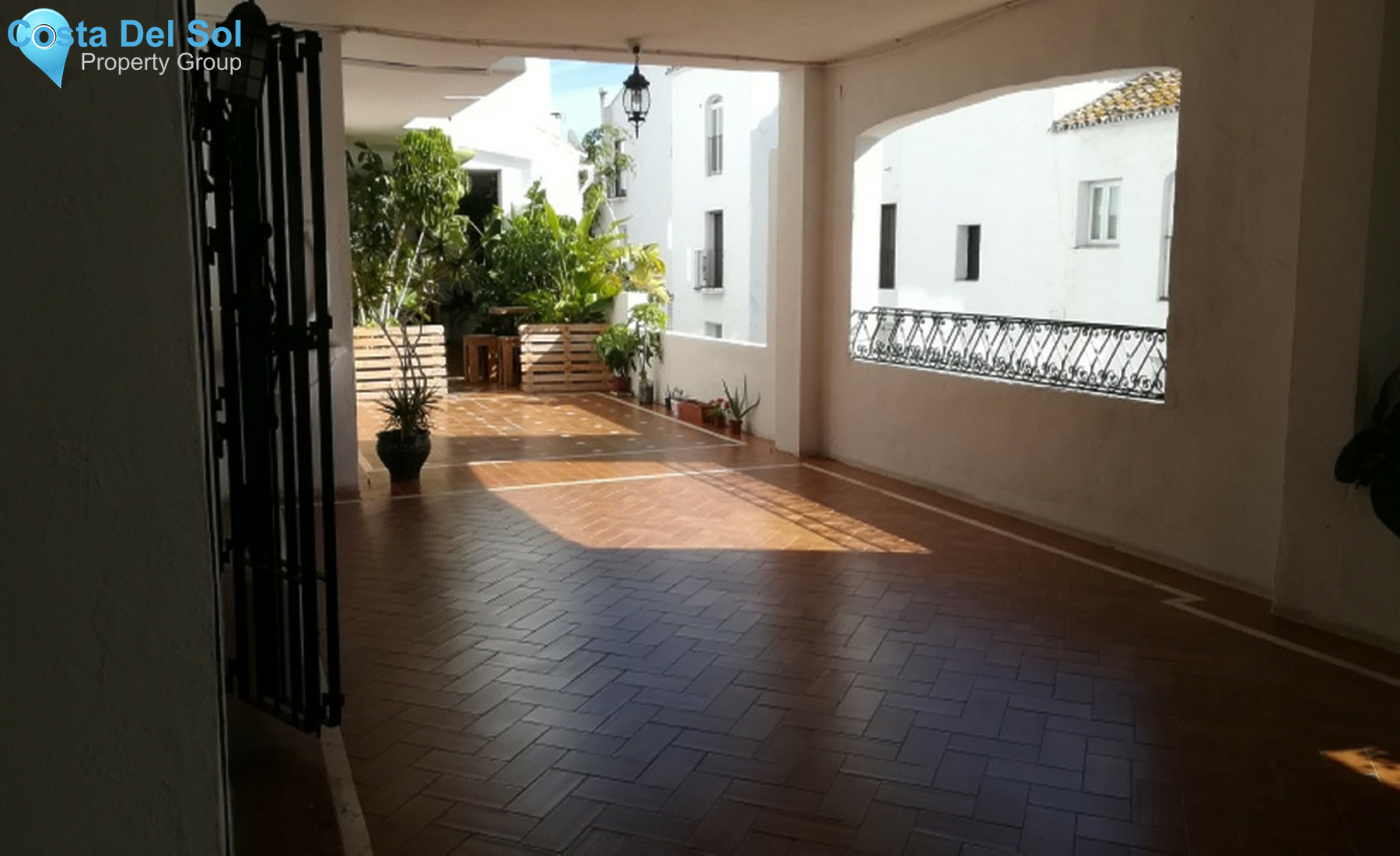 Commercial in Puerto Banús-1355294