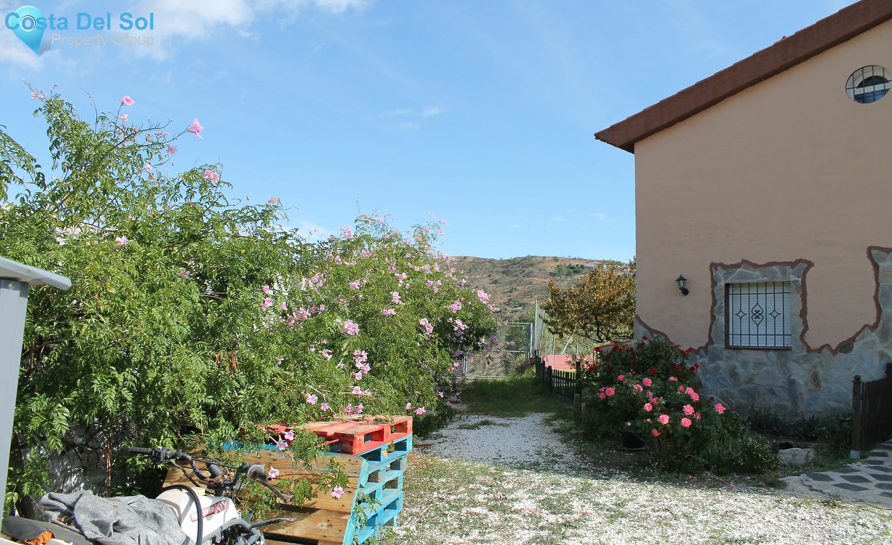 Land in Guaro