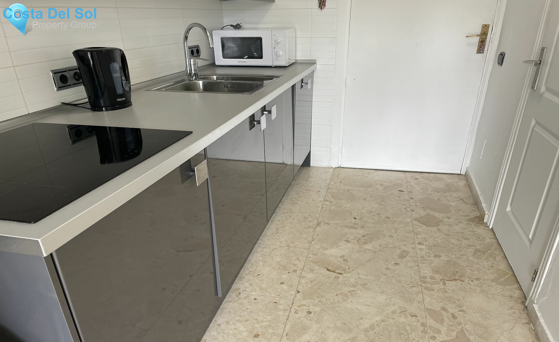 Middle Floor Studio in Marbesa-1167422