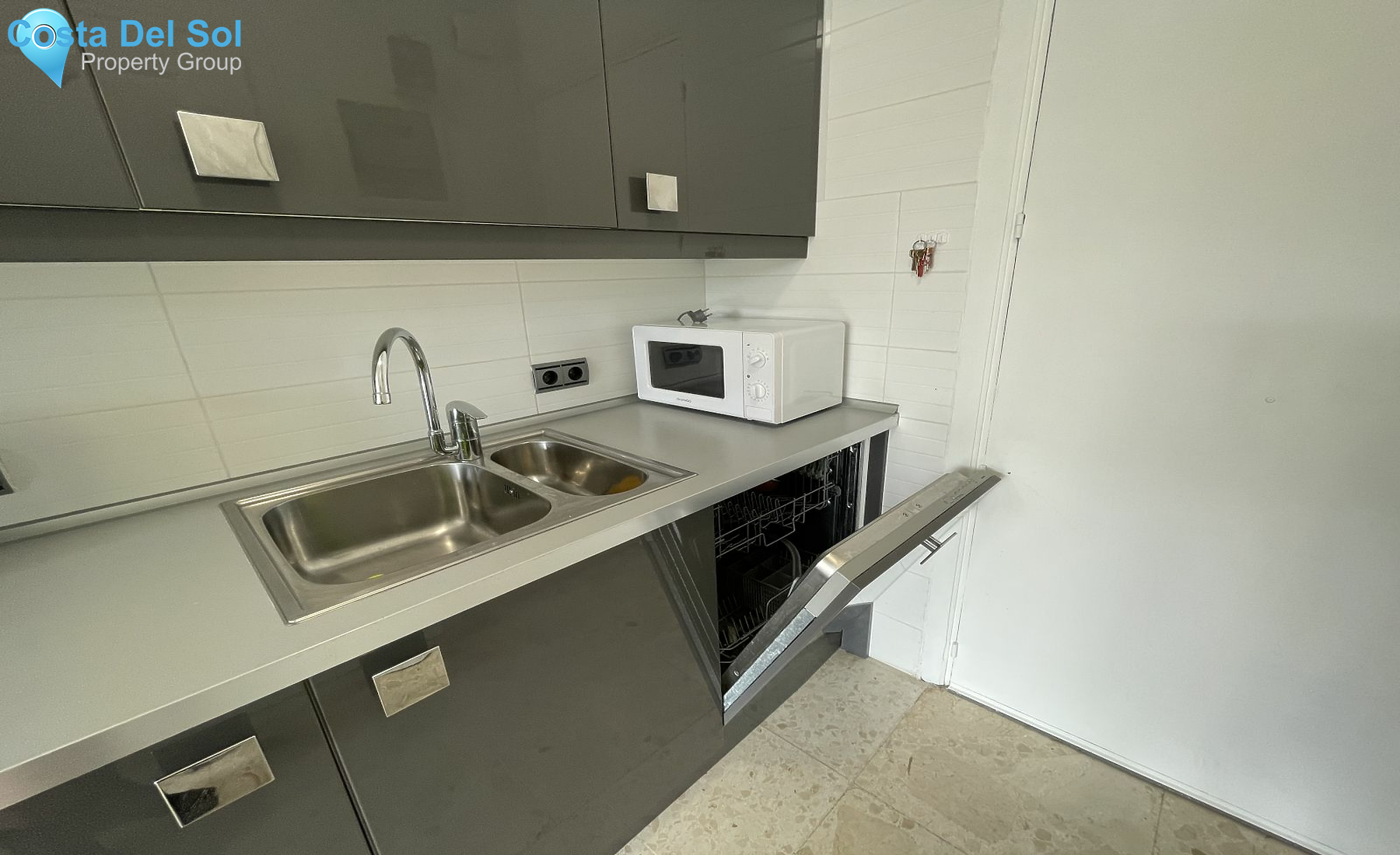 Middle Floor Studio in Marbesa-1167408