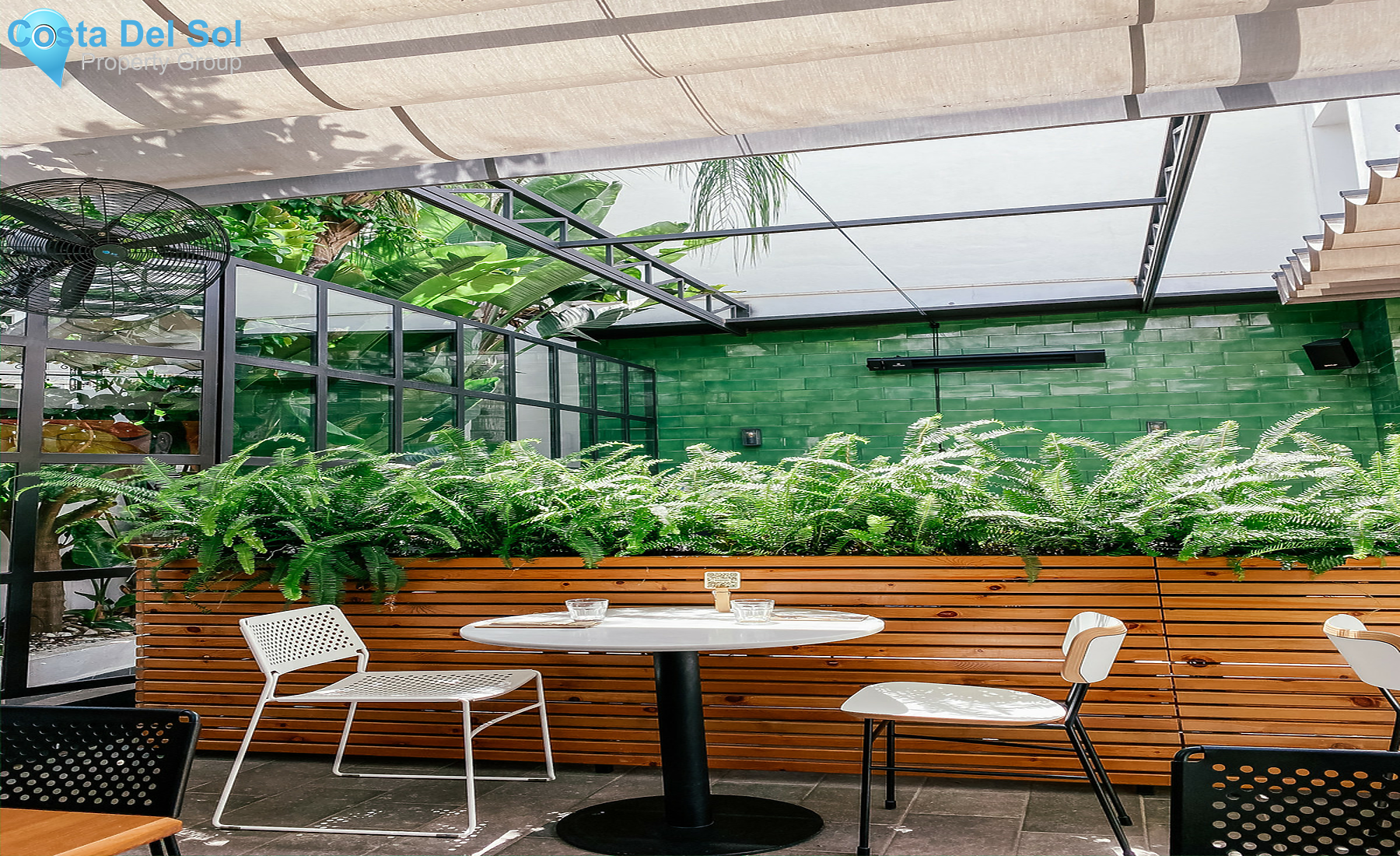 Restaurant in The Golden Mile-1302356